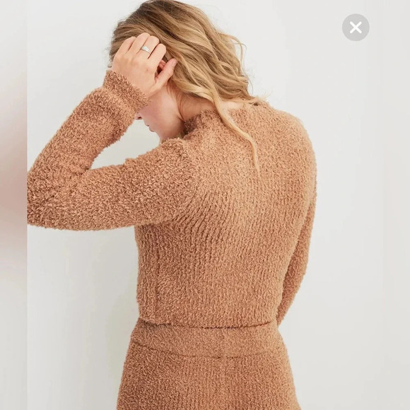 Aerie Fuzzy Cropped Marshmallow Tan Turtleneck Sweater Medium Soft Long Sleeve - Picture 5 of 11